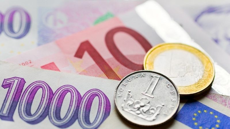 Koruna je nejsilnější k euru za téměř 15 let